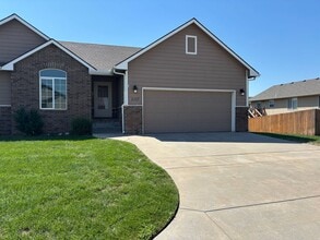 Building Photo - 2107-2111 E Village Estates Dr