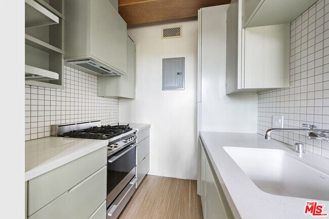 Foto del edificio - 1807 1/2 Edgecliffe Dr