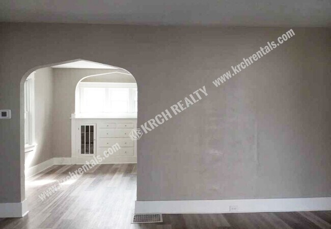 Building Photo - 3-Bedroom Home in Ottawa Area