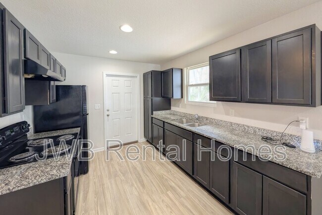 Foto del edificio - 1538 7th St W