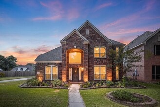 Building Photo - 11606 Canyon Woods Dr