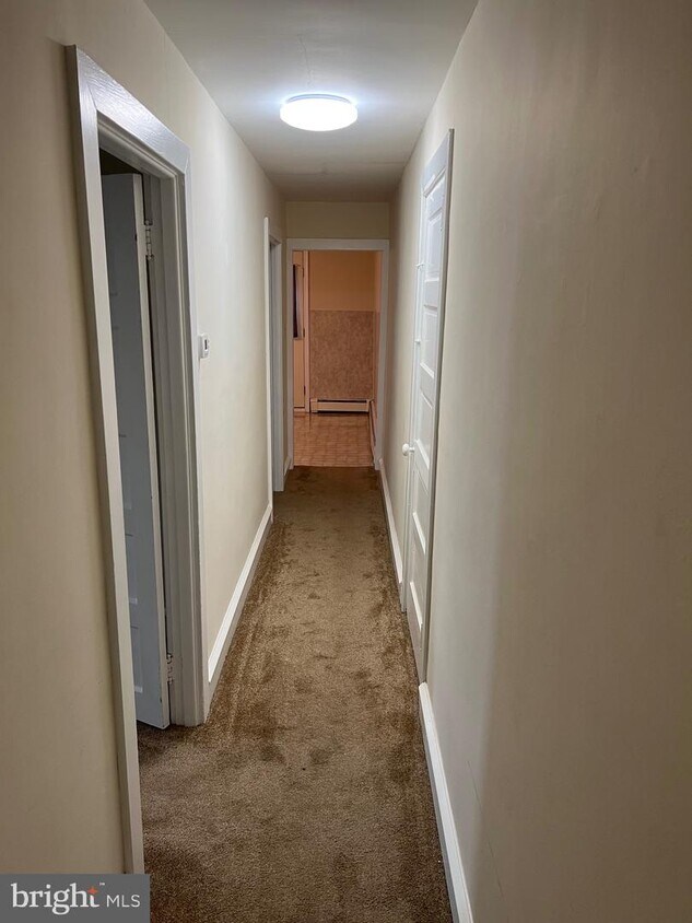 Primary Photo - 400-APT. E Philadelphia Ave