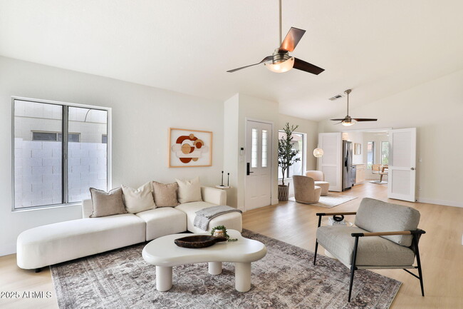 Foto del edificio - 18213 N 18th St