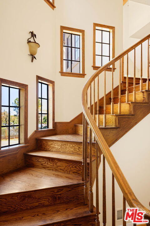 Building Photo - 5237 San Feliciano Dr