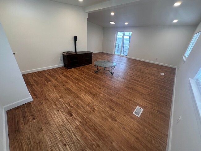 Foto del edificio - Remodeled and spacious home in Burbank