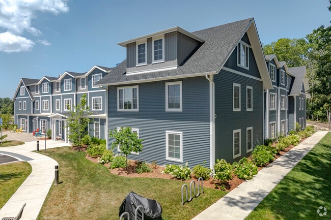 Building Photo - Shoreline Grove