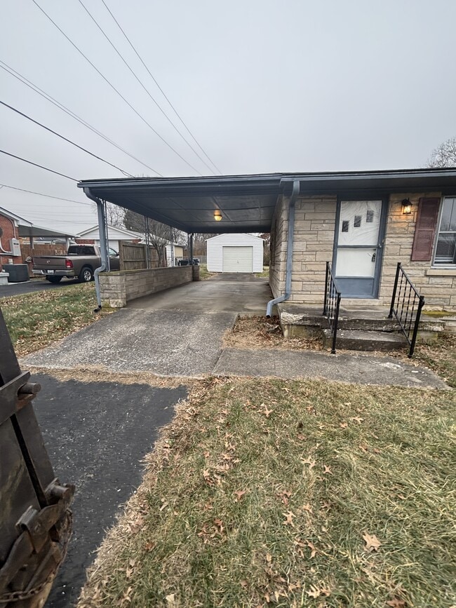 Building Photo - 1724 Silver Ln