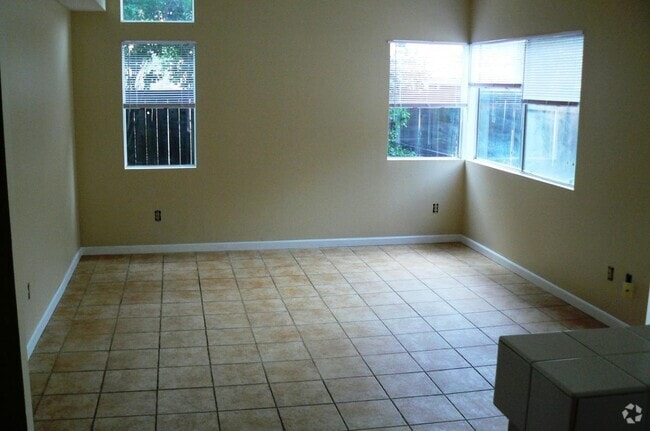 Building Photo - 25422 Lavender Cir