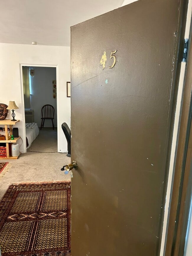 Building Photo - Lovely Large Studio/1 bedroom in Shadyside