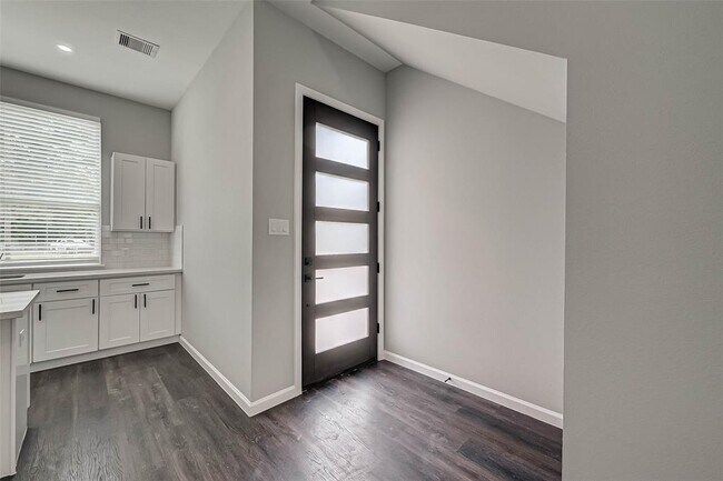 Foto del edificio - 7035 Goforth St