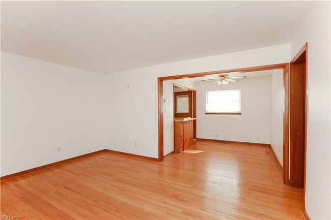 Building Photo - Hampton Duplex 2bed 1 bath