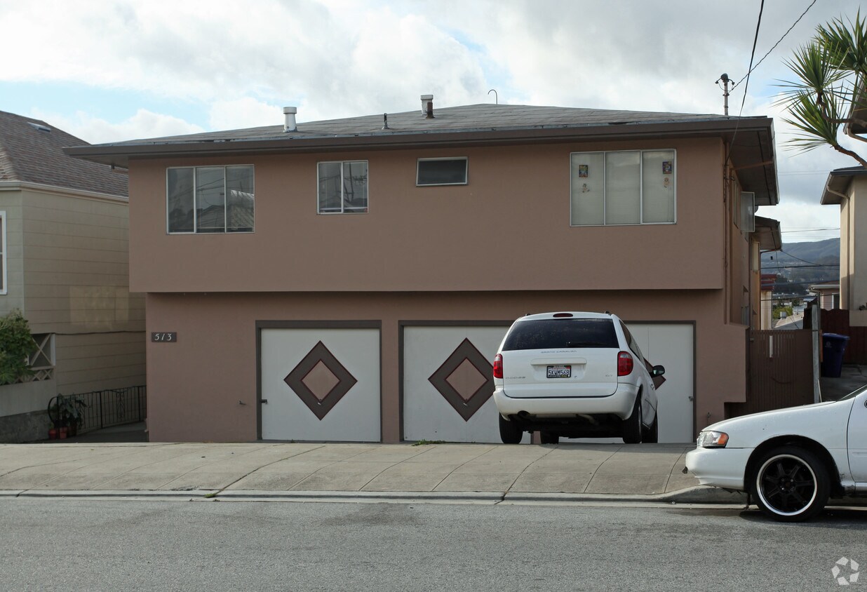 Primary Photo - 513 Commercial Ave