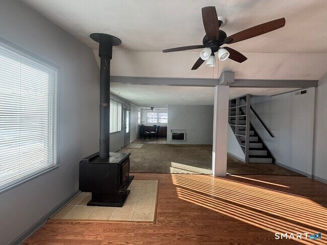 Foto del edificio - 34 Seaver Cir