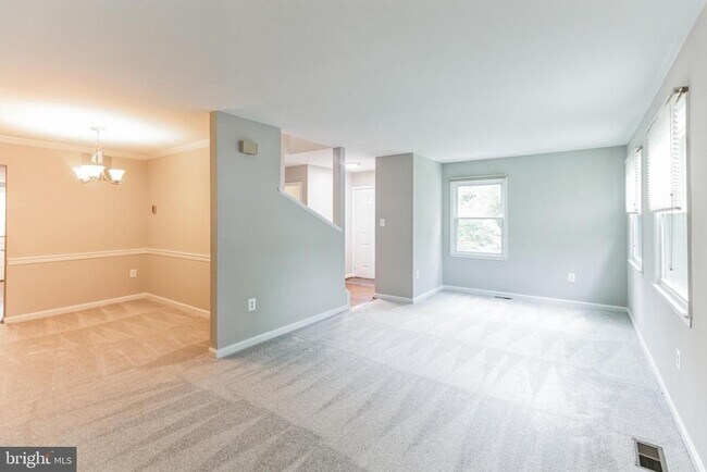 Foto del edificio - 5335 Lake Cove Ct