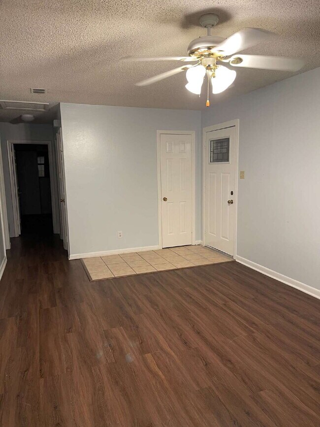 Building Photo - "Charming 3-Bedroom Home in Jonesboro - Co...