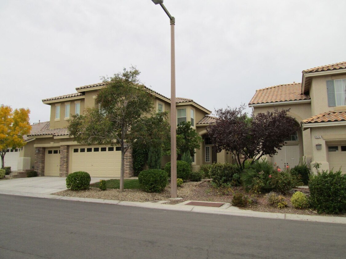 Building Photo - Summerlin North Beauty with Pool