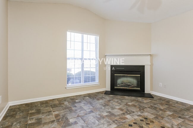 Foto del edificio - 5862 Waggoner Ct