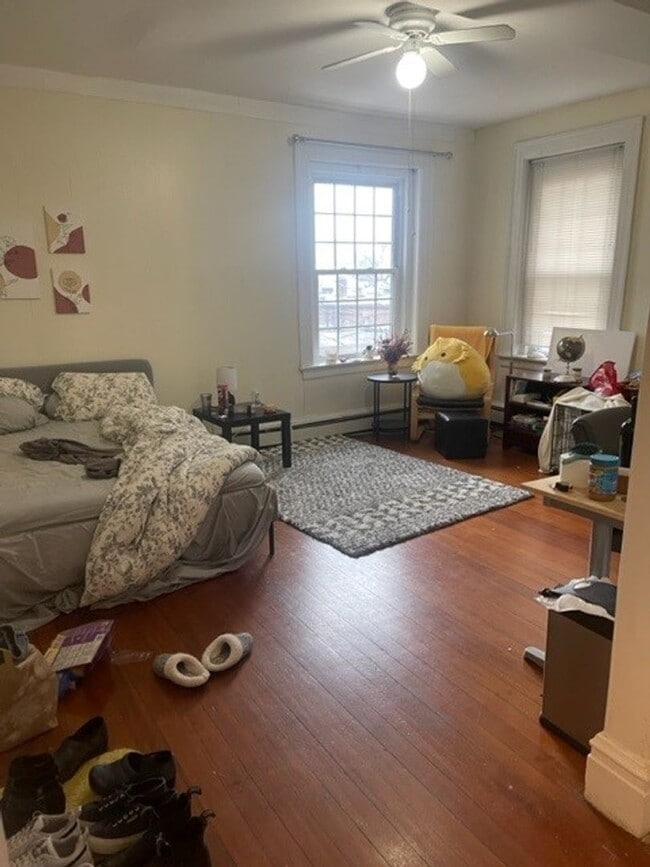 Building Photo - 3 Bedroom