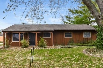 Building Photo - 141 Queenswood Rd