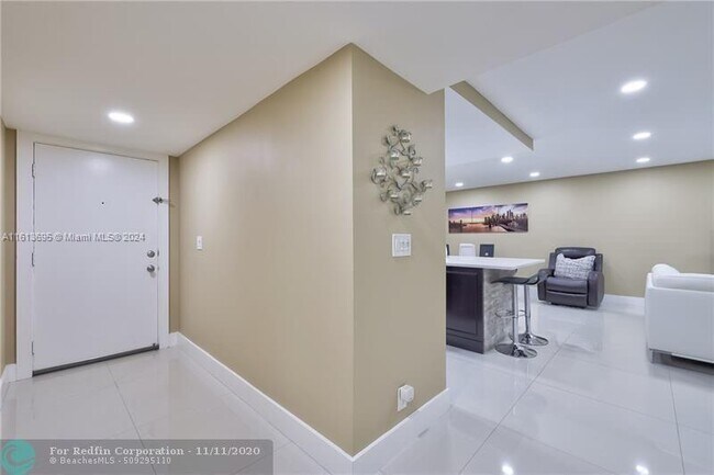 Foto del edificio - 3100 Riverside Dr