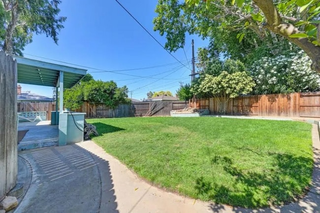 Foto del edificio - 6229 Donnelly Ln