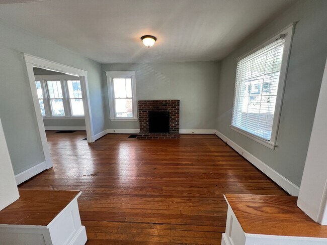 Building Photo - Cute 3 bed 2 bath home |  Mt Lookout