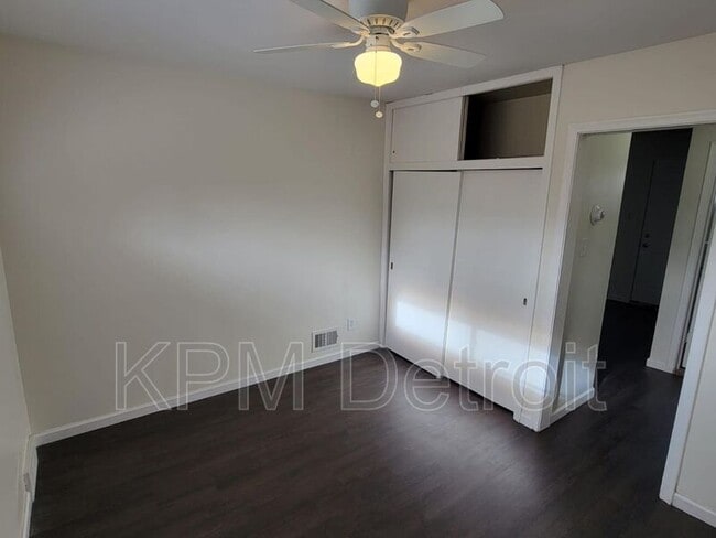 Building Photo - 34503 Glenwood Rd