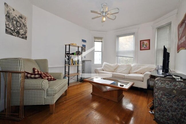 Building Photo - Nice 3 bed in oak square
