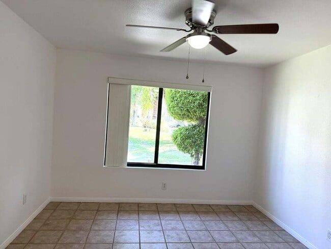 Building Photo - 45 Lakeview Cir