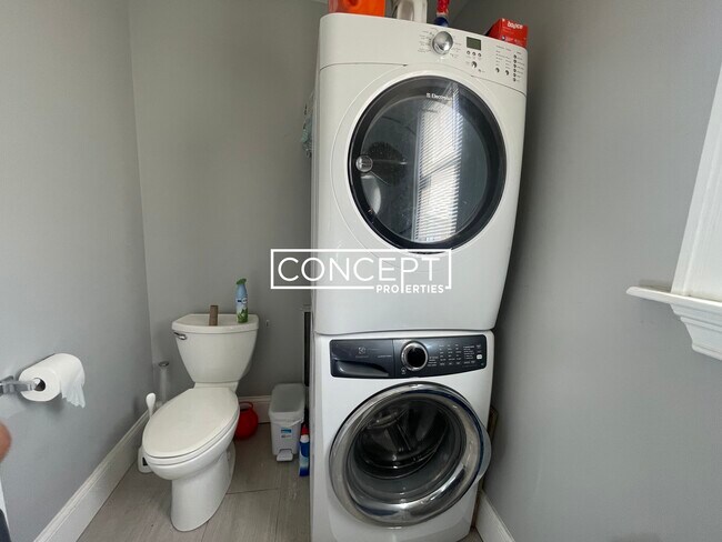 Building Photo - 10 Bickford Ave