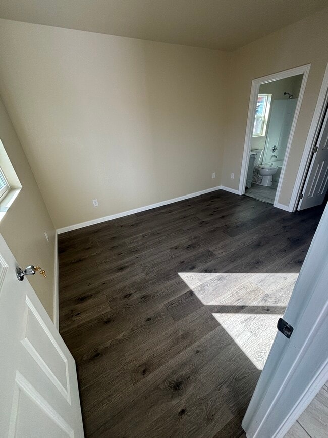 This is the master room with the walk in closet and full bath room - 1243 Hawaii Pl