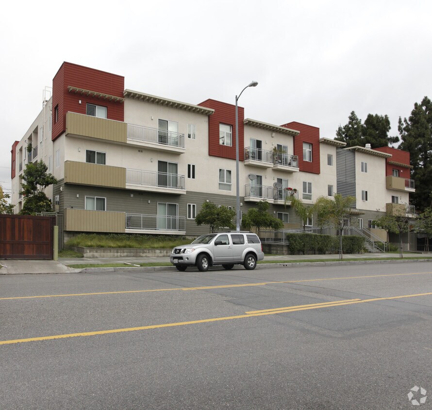 Foto del edificio - Bronson Court