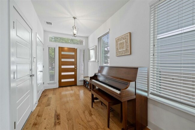 Building Photo - 2313 Capulet St