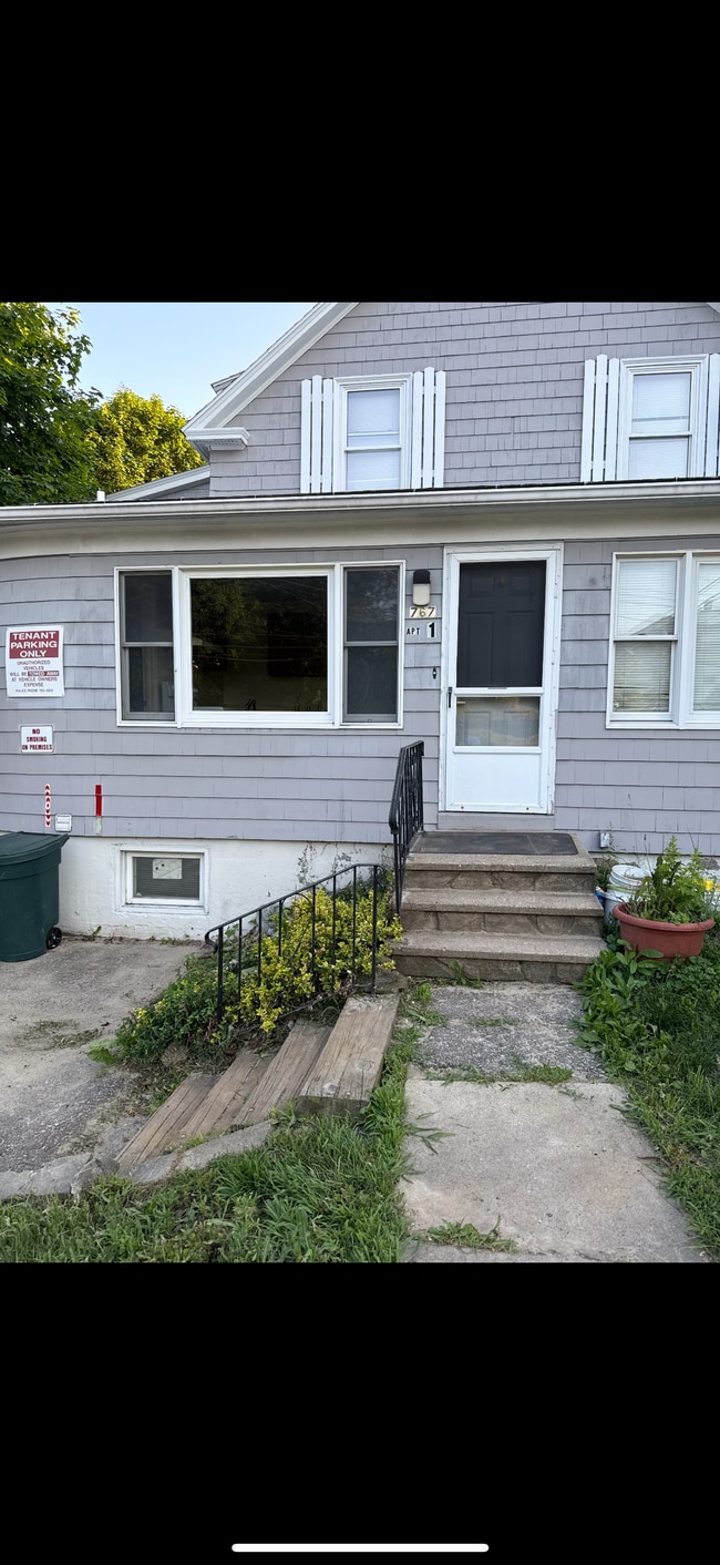 Building Photo - 767 Lisbon St