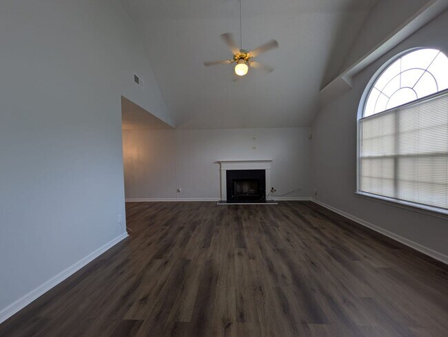Foto del edificio - 6730 Pole Creek Dr