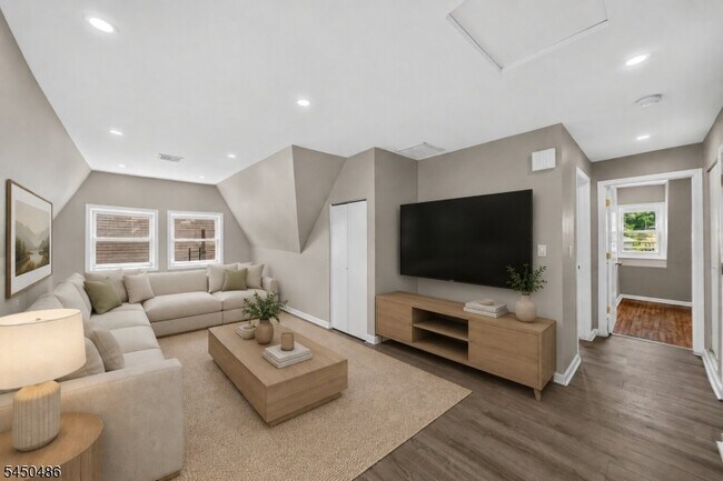 Foto del edificio - 467 Summer Ave