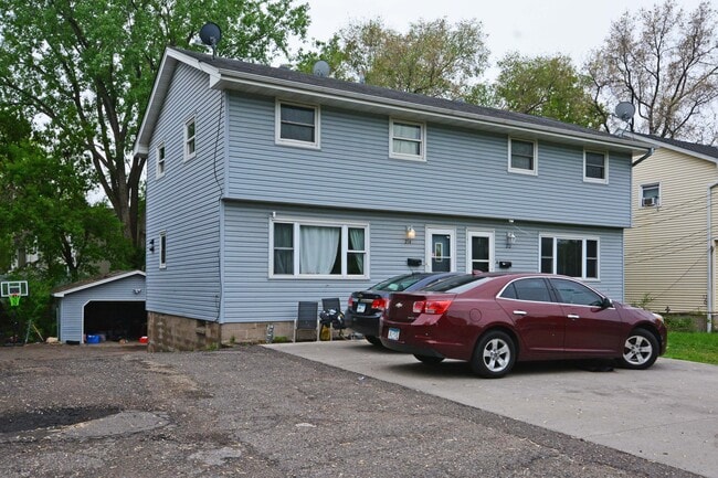 Building Photo - 214 42nd Ave NE