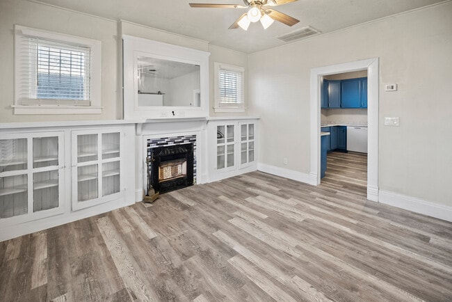 Building Photo - E Yandell