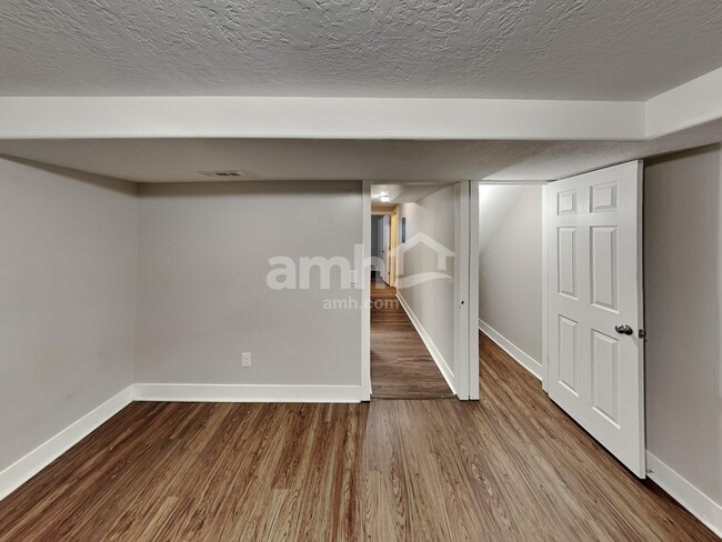 Building Photo - 2049 W 1175 S