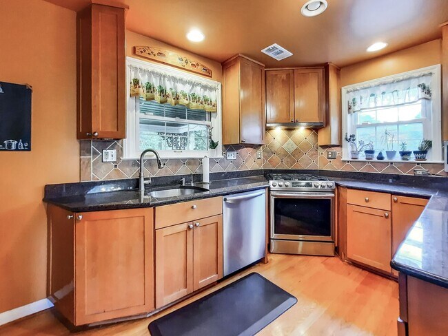 Foto del edificio - 4BR/3.5BA Cape Cod – Over 2,800 Sq. Ft. of...