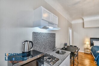 Building Photo - 727 S Alvarado St