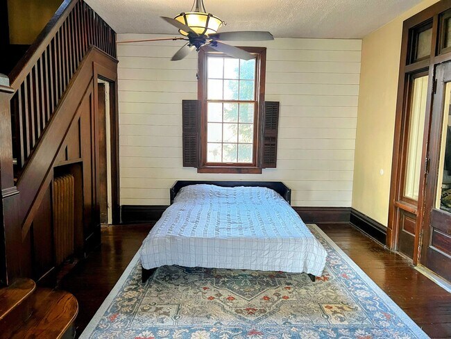 Foto del edificio - Charming 3 Bedroom with Lush Sunset Views ...