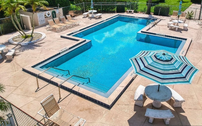 Foto del edificio - 161 Breezeway Ct