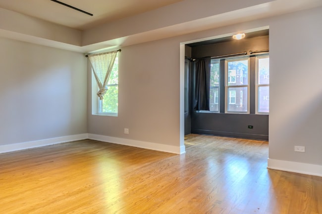 Building Photo - 1517 E 67th Pl