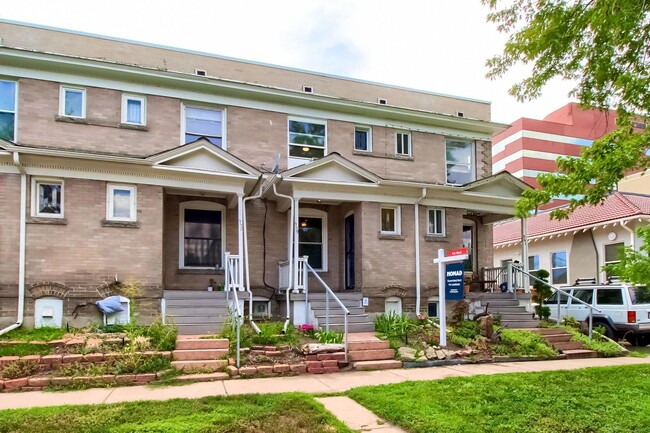Building Photo - Two Bedroom Townhome in Denver