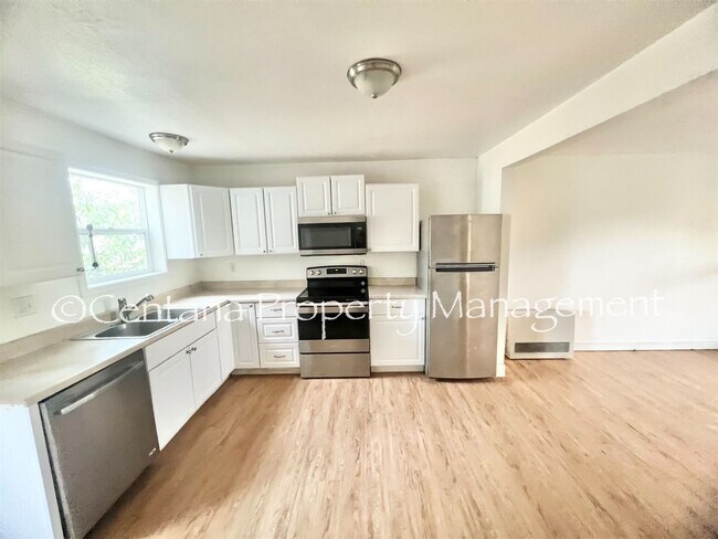 Foto del edificio - Pet friendly house with a fenced yard!