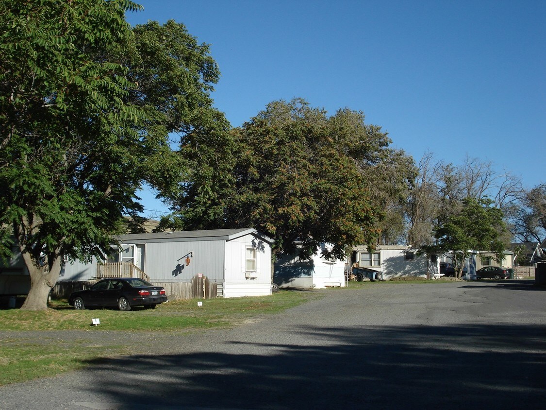 Columbia River Mobile Home Park Apartments in Arlington, OR