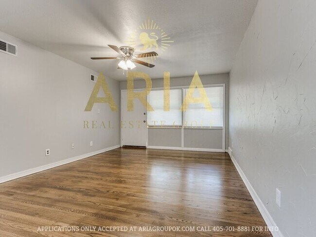 Building Photo - 3 BED/1 BATH HOME CLOSE TO TINKER! AVAILAB...