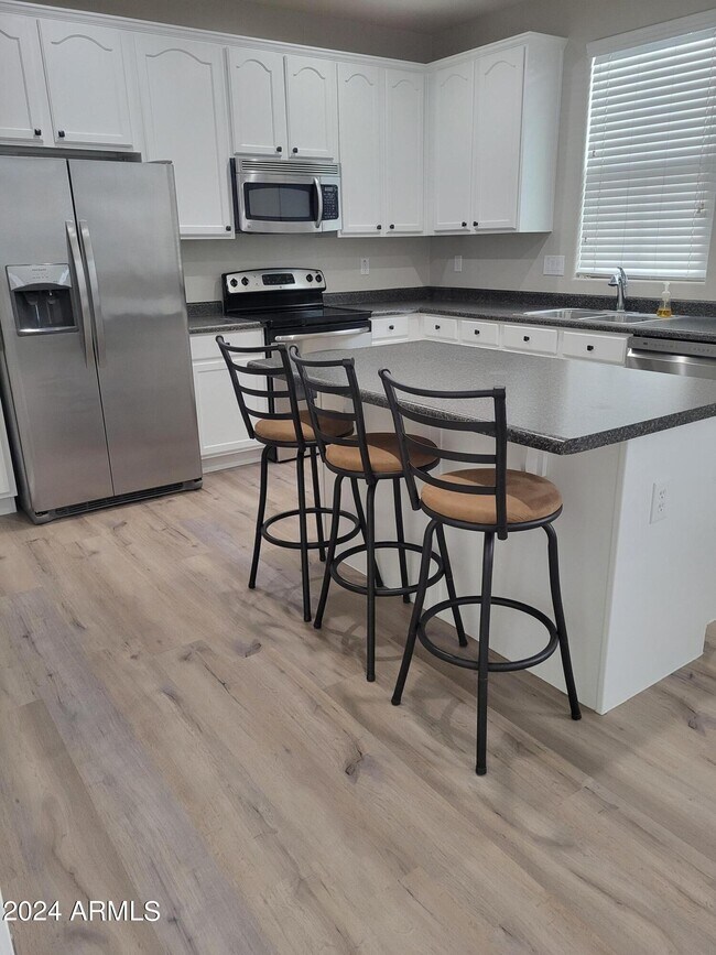 Foto del edificio - 4027 E Oakland St