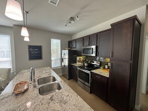 Building Photo - 4300 Cromwell Dr